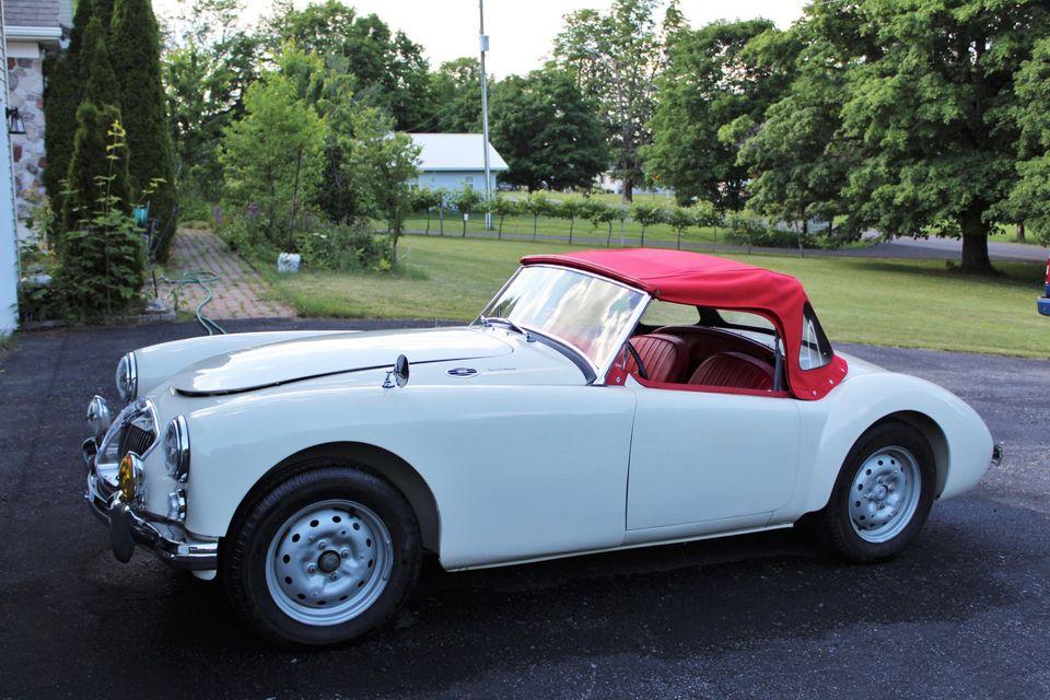 MGA MK II 1600 OLED ENGLISH WHITE